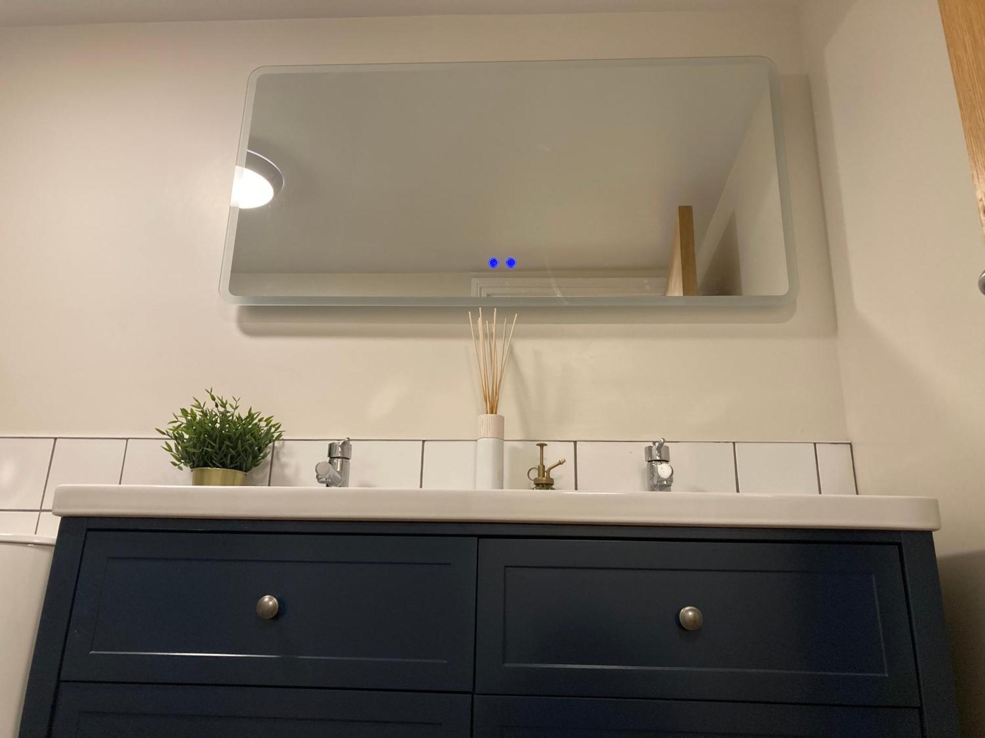 Smart 4K Tvs In All Bedrooms Double Vanity Sink เบลฟาสต์ ภายนอก รูปภาพ