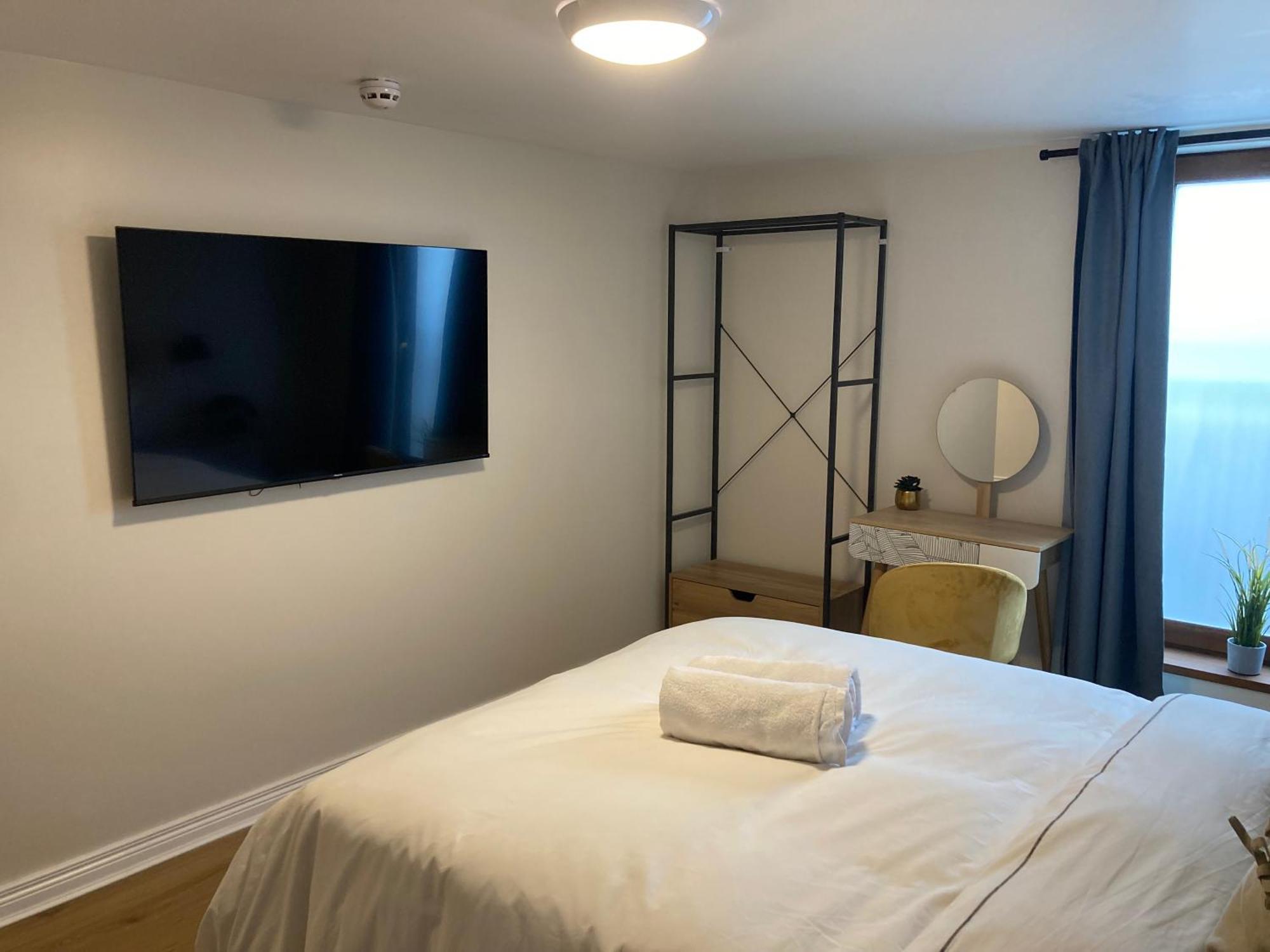 Smart 4K Tvs In All Bedrooms Double Vanity Sink เบลฟาสต์ ภายนอก รูปภาพ